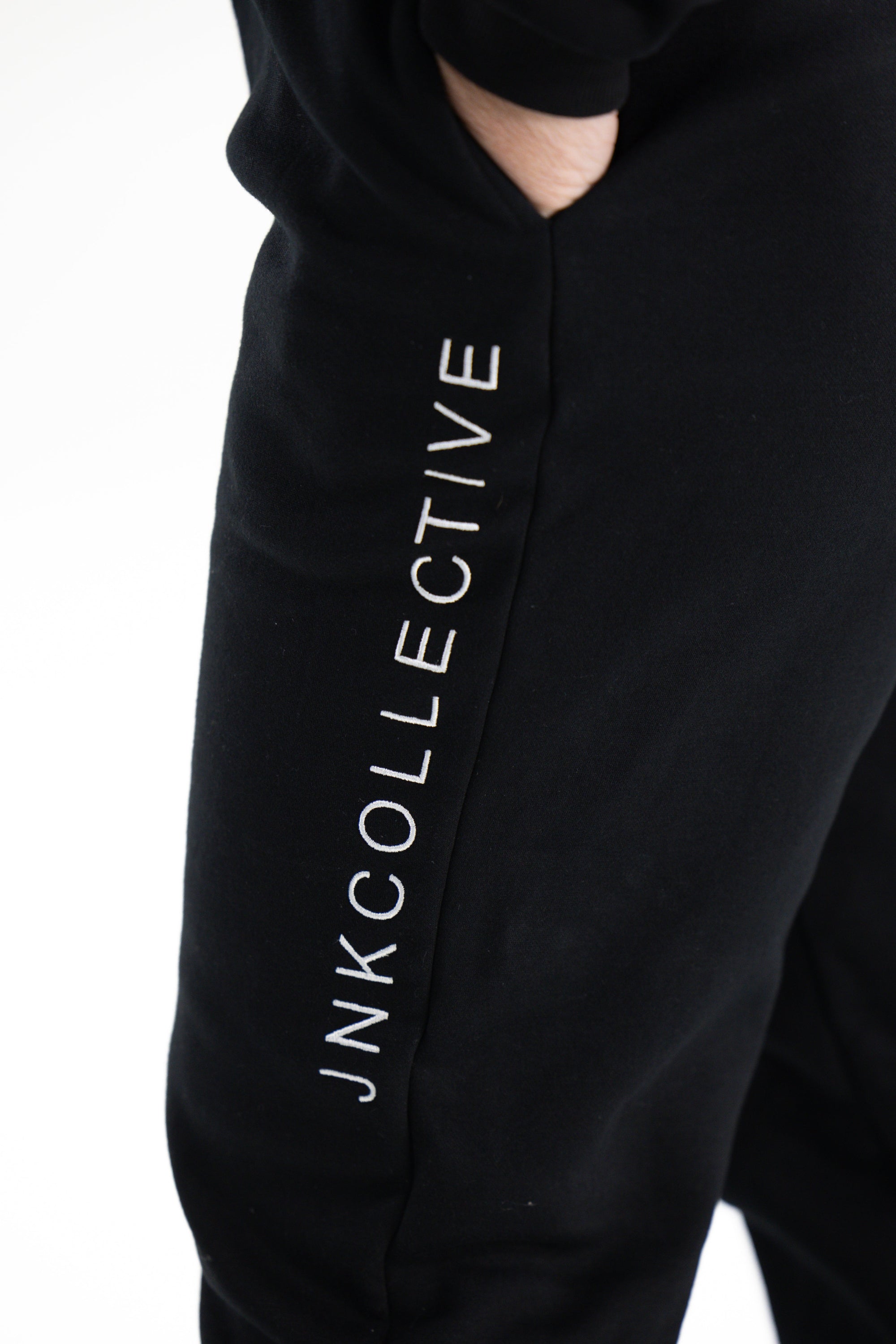 Classic Trackpant-Black